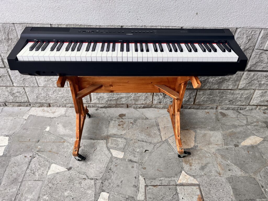 thumbnail of Yamaha Tastiera -2